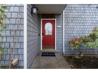 601 N Tomahawk Island Dr, Portland, OR 97217