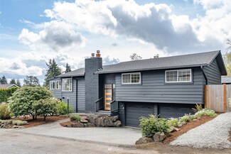 5423 NE 195th St, Lake Forest Park, WA 98155