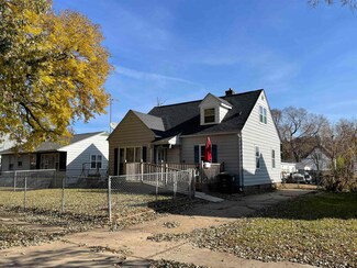1026 Columbia St, Waterloo, IA 50703