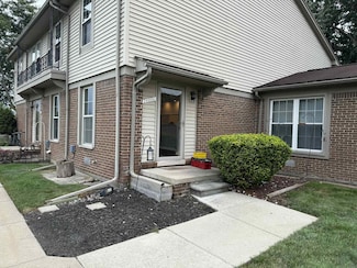 20006 Village Green Ct, Brownstown Township, MI 48183