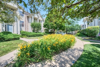 930 Summit Creek Dr, Shorewood, IL 60404