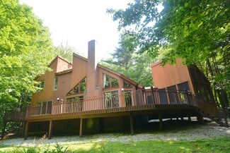 531 Moberg Rd, Becket, MA 01223