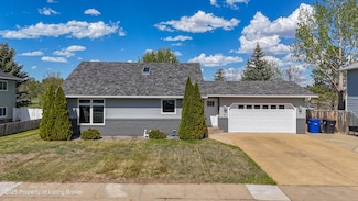 865 13th St E, Dickinson, ND 58601