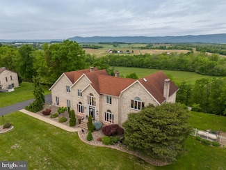 245 Topaz Dr, Chambersburg, PA 17202
