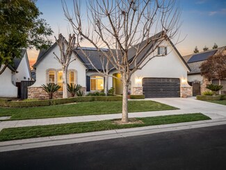 541 W Warwick Ave, Clovis, CA 93619