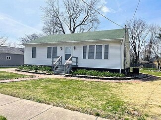 705 S Wood St, Staunton, IL 62088