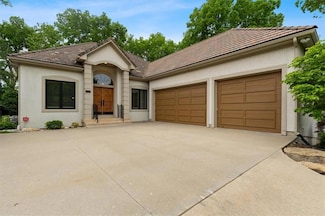 6541 W 106th St, Overland Park, KS 66212