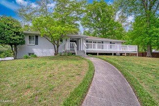 1444 Woodthrush Dr, Maryville, TN 37803