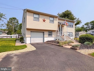 4 Bernard Dr, Morrisville, PA 19067