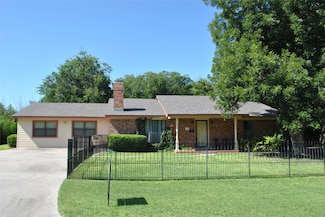 102 Aztec Cir, Comanche, TX 76442