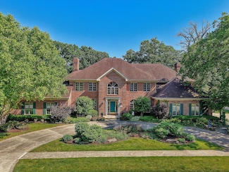 8 Buckingham Dr, Sugar Grove, IL 60554