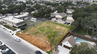 717 E Worth St, Grapevine, TX 76051