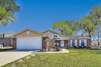 2023 N Shenandoah Dr, Arlington Heights, IL 60004