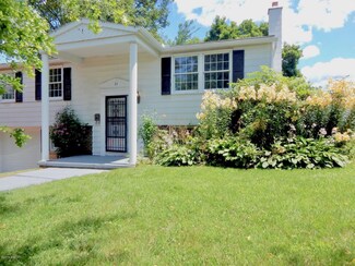 21 Sycamore Ln, Milton, PA 17847