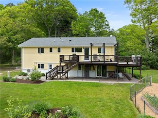 106 Lauri Dr, Charlestown, RI 02813