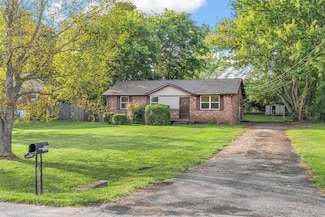 530 Gale Dr, Clarksville, TN 37040