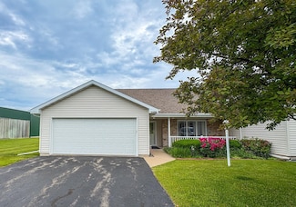 2360 Patriot Ln Unit E, Oshkosh, WI 54904