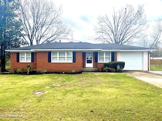 481 Bonds Dr, Holly Springs, MS 38635