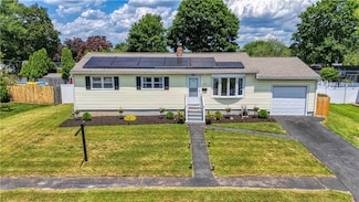 98 Quail Hollow Rd, Cranston, RI 02920