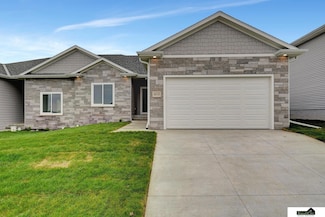 8610 S 49th St, Lincoln, NE 68516