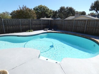 1922 Rambling Ridge Ln, Carrollton, TX 75007
