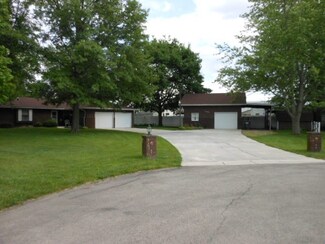 10401 E Sunset Dr, Selma, IN 47383
