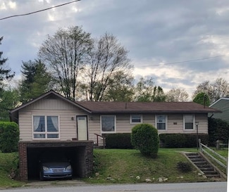 192 Crowe Ave, Mars, PA 16046