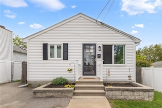 36 Ophelia St, Providence, RI 02909