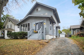 708 35th St, Des Moines, IA 50312