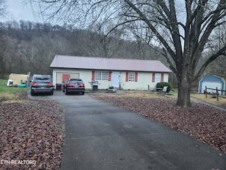 5202 Millet Ln, Knoxville, TN 37918