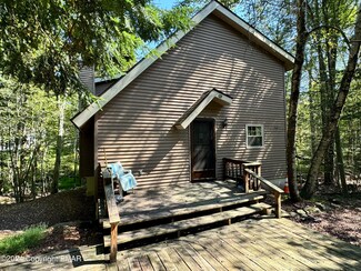 8805 Cloudcrest Dr, Tobyhanna, PA 18466