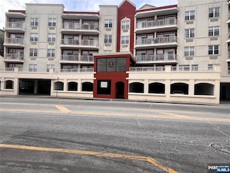 1100 River Rd Unit 302, Edgewater, NJ 07020
