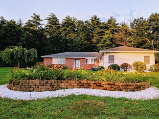 9 Jim Ash Rd, Palmer, MA 01069