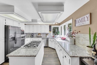 3280 W Sugar Creek Dr, Meridian, ID 83646