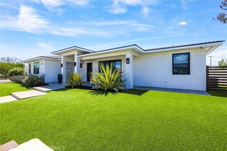 11221 Davenport Rd, Los Alamitos, CA 90720