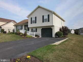 115 Steeplechase Dr, Pleasant Gap, PA 16823