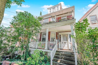 37 Crescent Ave, Staten Island, NY 10301
