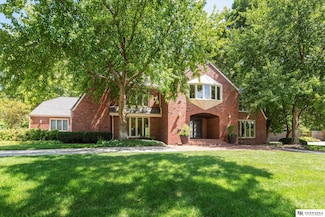 9723 Fieldcrest Dr, Omaha, NE 68114