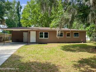 502 Meadowbrook Dr, Orange Park, FL 32073