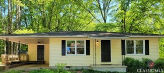 51 Davis St, Hull, GA 30646