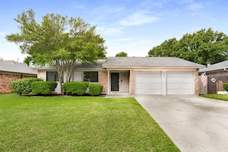 745 NW Douglas St, Burleson, TX 76028