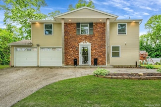 182 Crystal Brook Hollow Rd, Port Jefferson Station, NY 11776