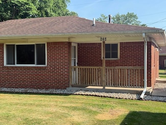 834 Coffee Creek Rd, Chesterton, IN 46304