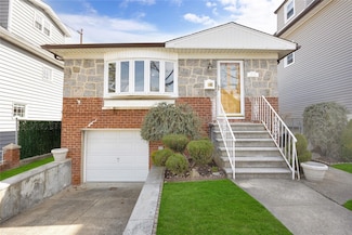 35-31 210th St, Flushing, NY 11361