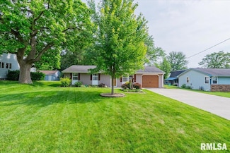 303 W 3rd Ave, Deer Creek, IL 61733