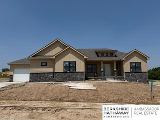 9904 Cody St, Papillion, NE 68046