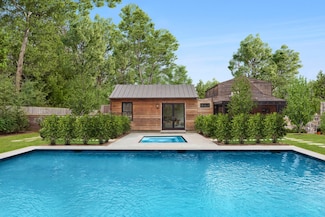 80 Knoll Rd, Southampton, NY 11968