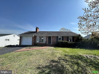 17727 Crest Dr, Hagerstown, MD 21740