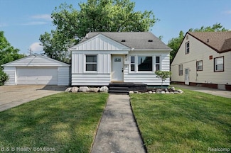 61 E Longfellow Ave, Pontiac, MI 48340