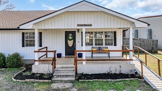 1215 W Tahlequah Ave, Sulphur, OK 73086